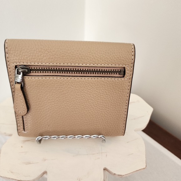 Coach Wyn Wallet w/Prarie Rivets GUC - Picture 2 of 6